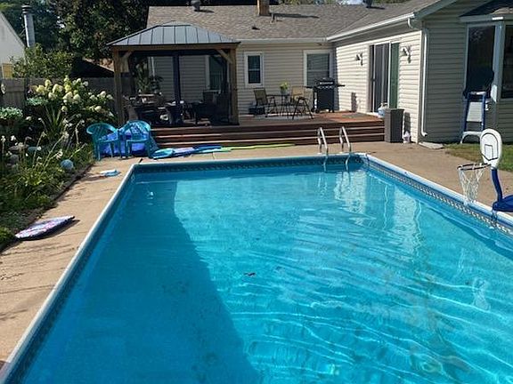 2nd image of 2966 Simpson St