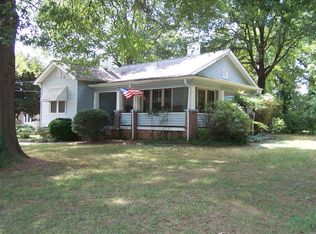 620 N Peace Haven Rd, Winston Salem, NC 27104