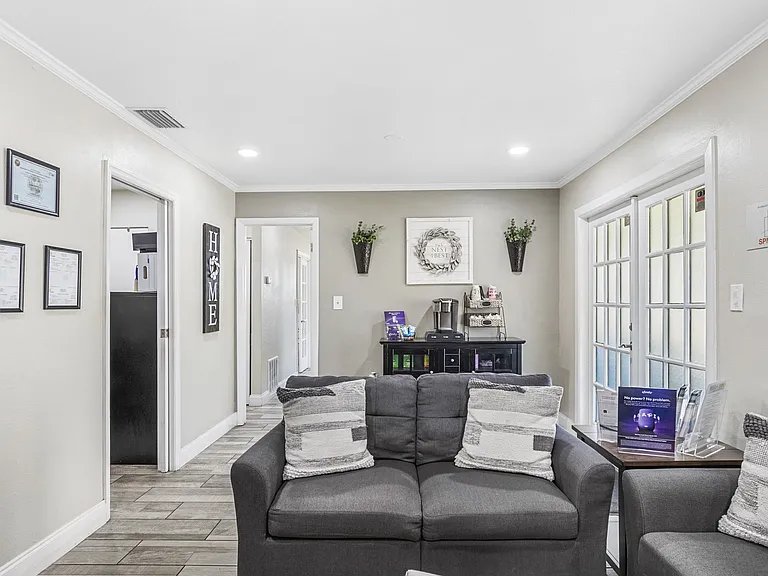Bella Sol Apartments — Photo 10