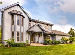 221 Foxfire Dr, Lake Zurich, IL 60047