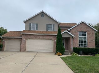 1302 Broad Creek Rd, Bloomington, IL 61704