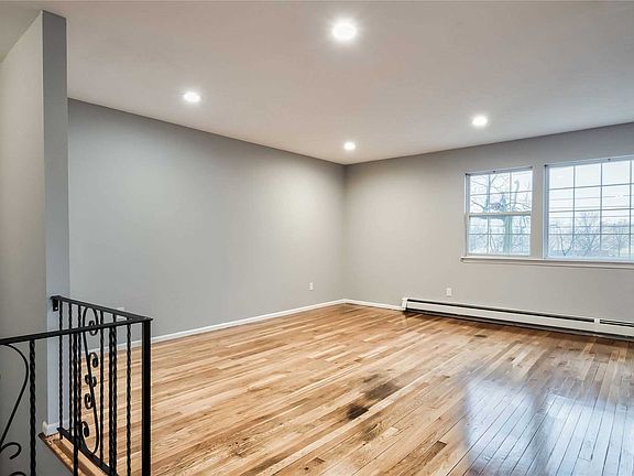 4th image of 225 Bay Ave