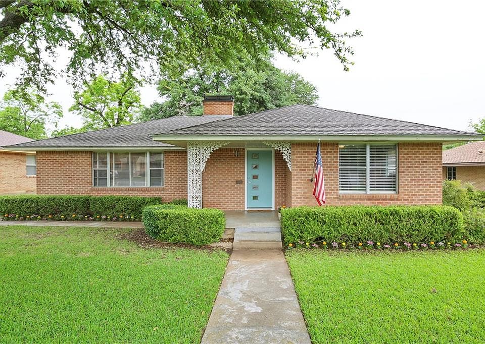 1st image of 2611 Woodmere Dr