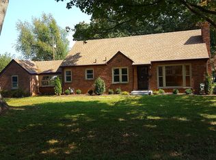 817 Browns Ln, Saint Matthews, KY 40207