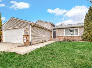 3964 Kingsway Dr, Crown Point, IN 46307