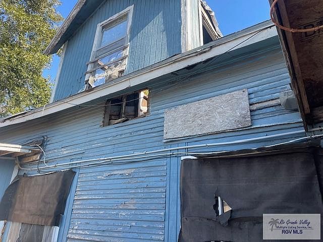 1st image of 809 E Madison St