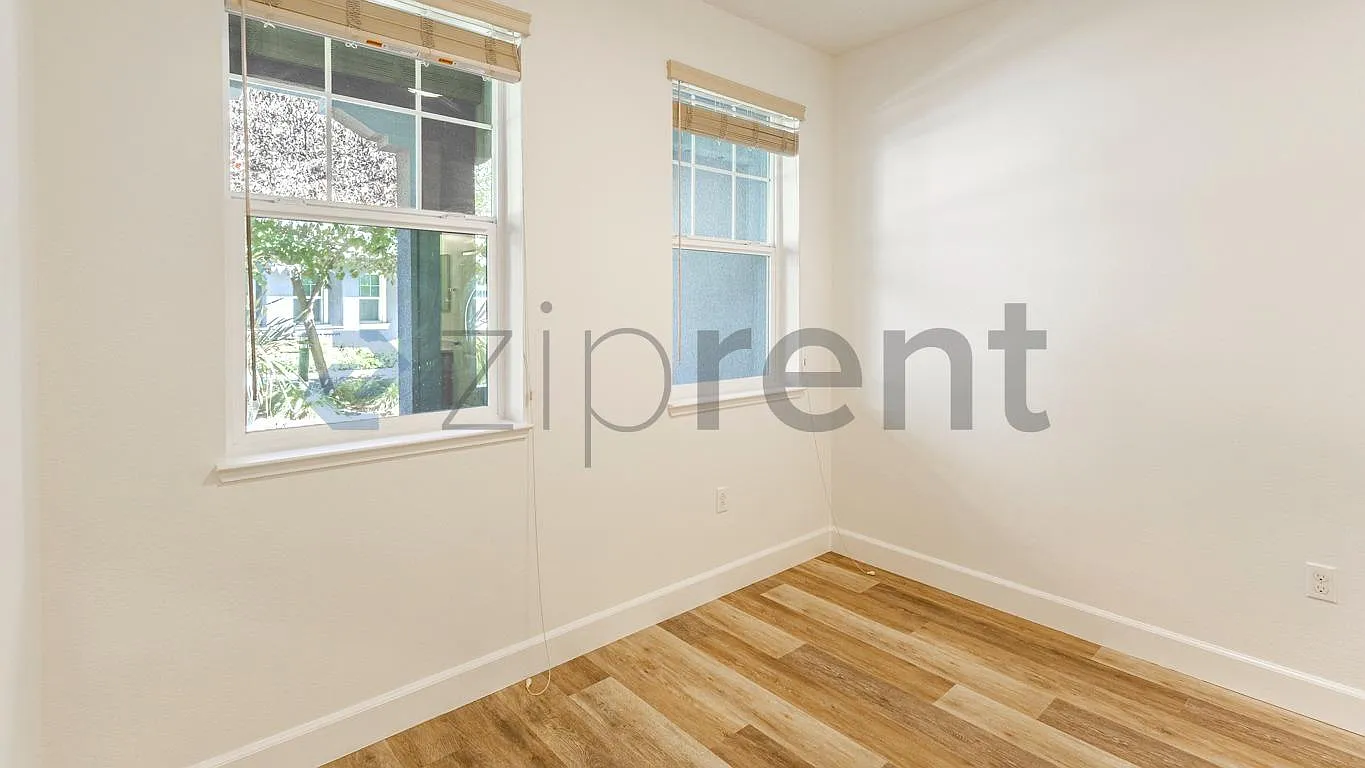 3 bed, 3.5 bath, 1683 sqft, $5,600 — Photo 4