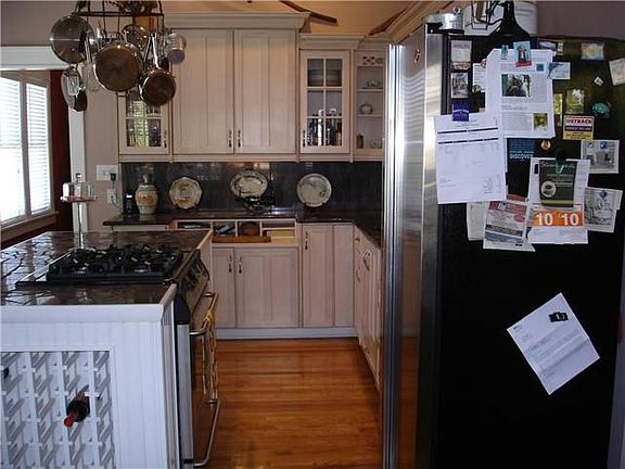 Remodeled Kitchen boasts Granite & Maple