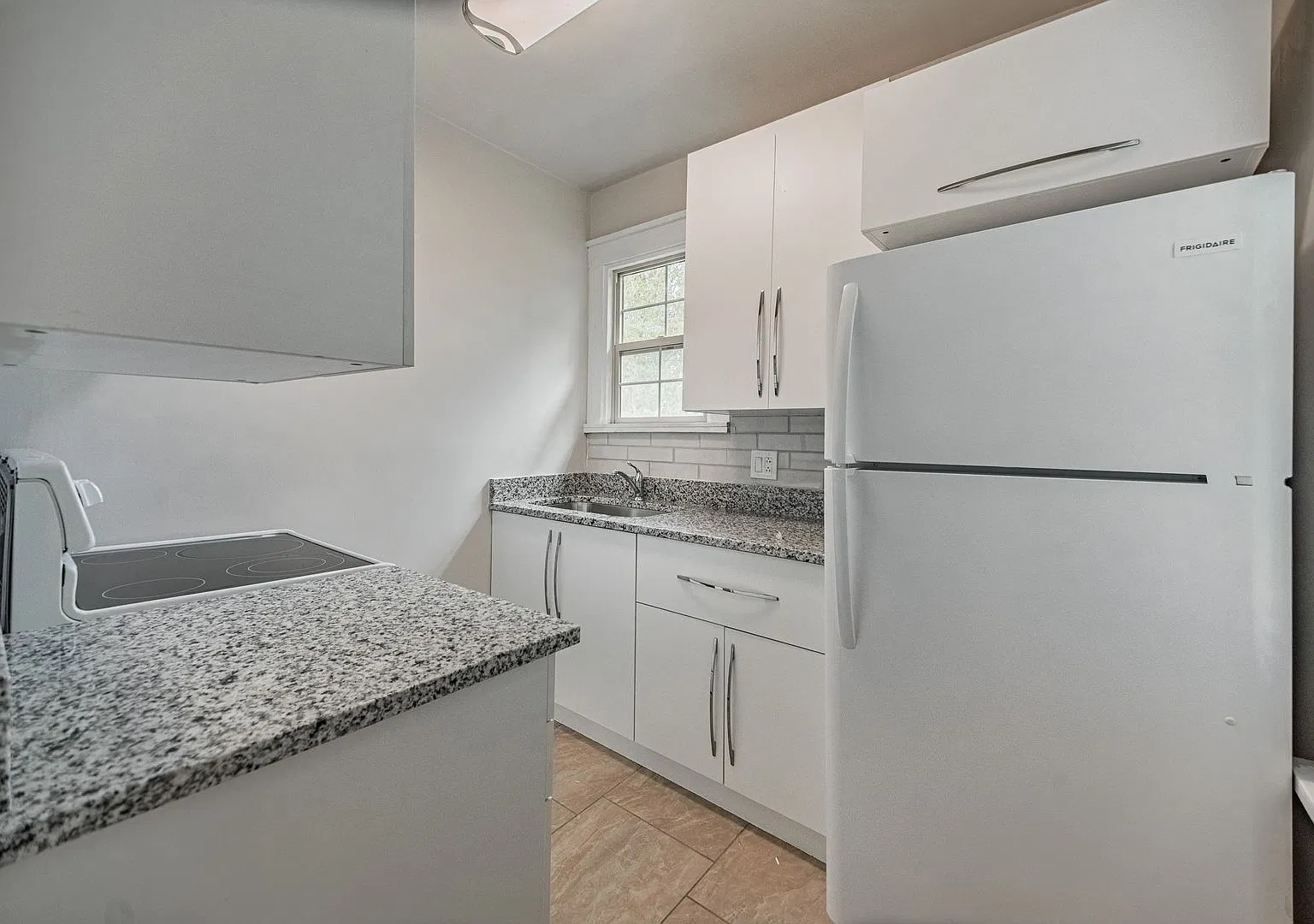 1000 Carteret Ave — Photo 3