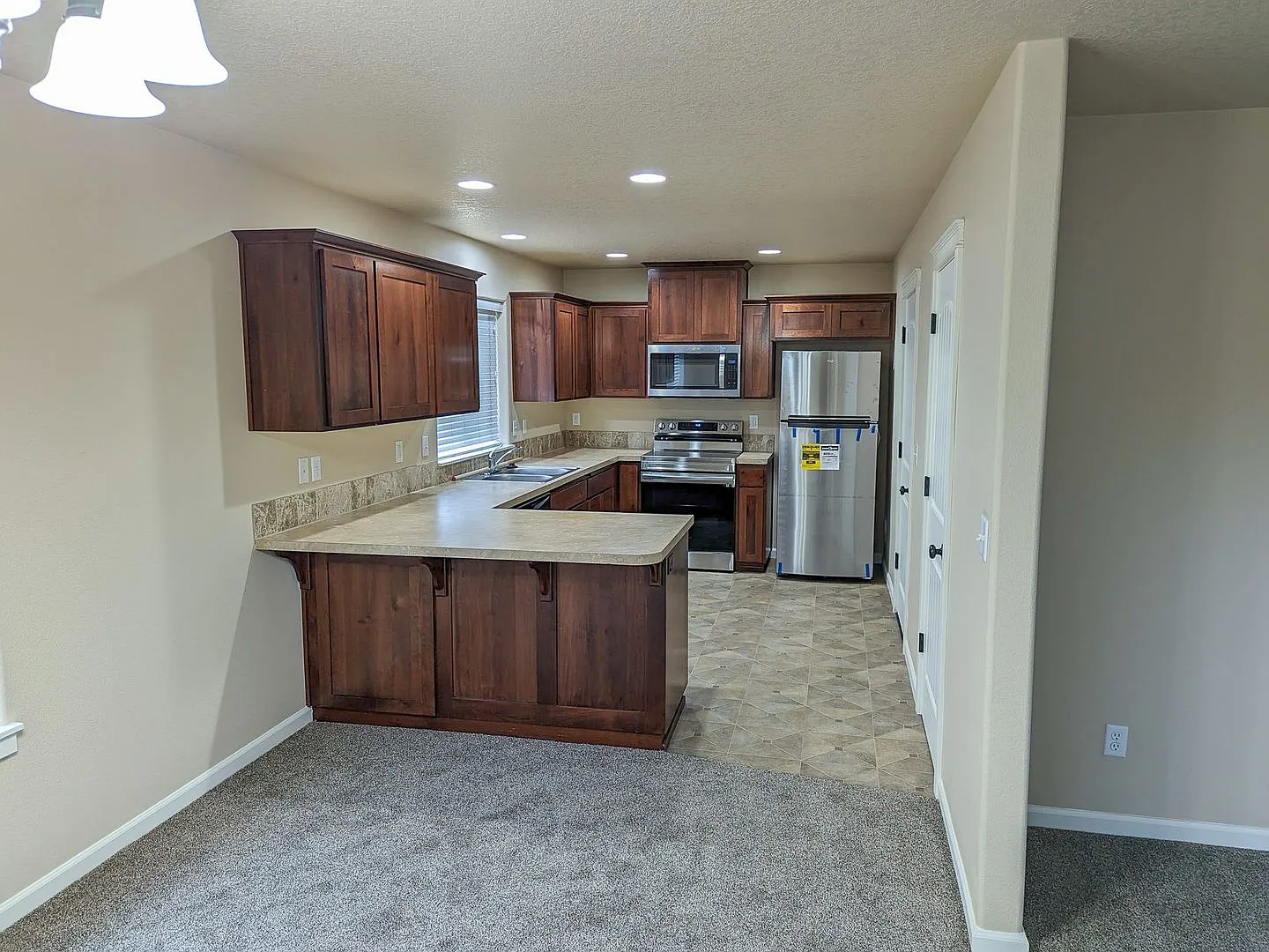 COLTON3607-3617 — Photo 4