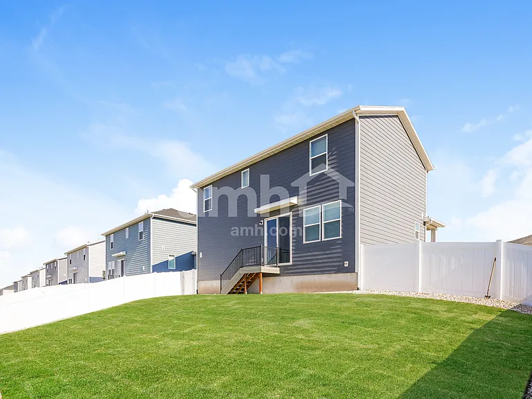 1432 W Mahogany St — Photo 16