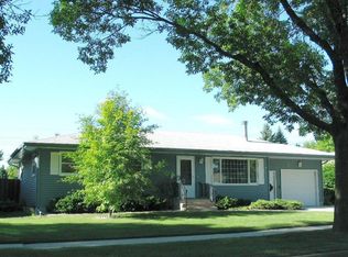 614 28th Ave S, Grand Forks, ND 58201