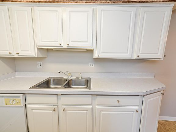 5th image of 1531 N Windsor Dr APT 310