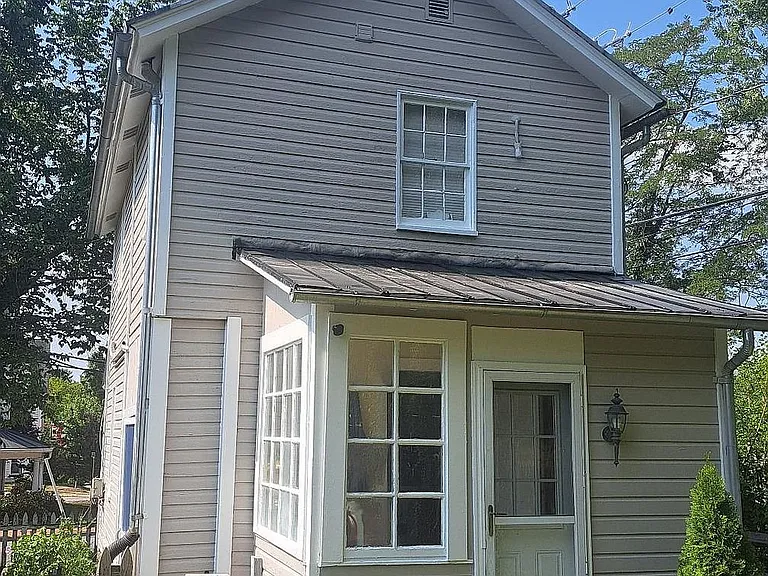 252 Loudoun St SW — Photo 2