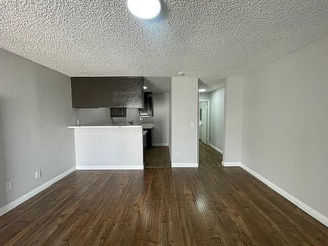 Studio, 400 sqft, $1,575 — Photo 3