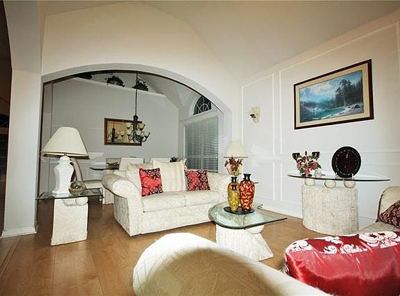 4th image of 5809 McKinley Ln