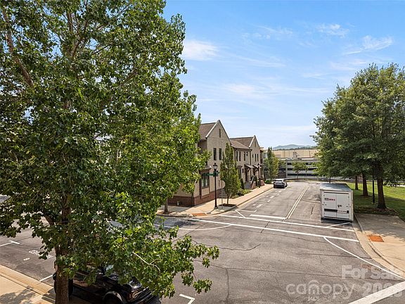 4th image of 5 Farleigh St APT 104