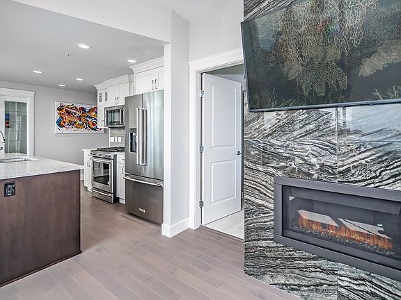 5th image of 2180 Gladwin Rd #404