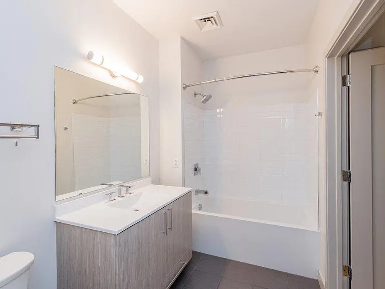 West Square Apartments — Photo 122