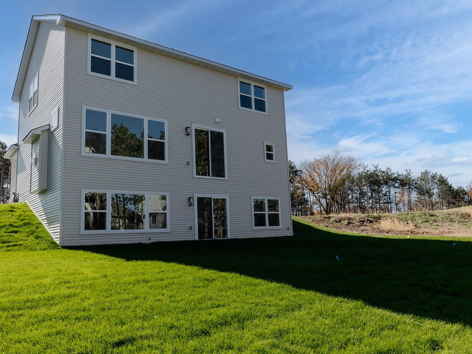 3 bed, 2200 sqft, $3,300 — Photo 4