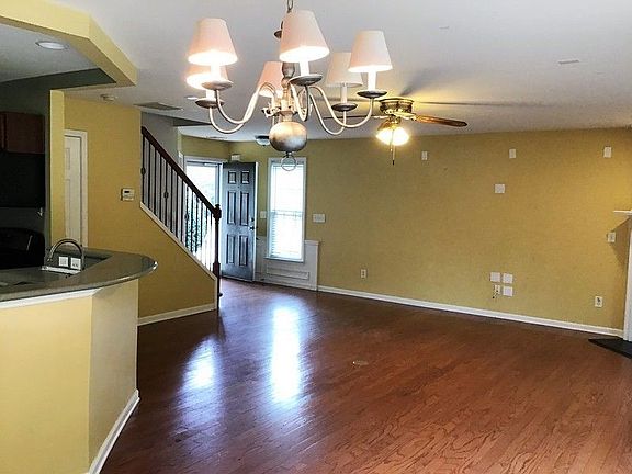 3rd image of 3289 Wellington Walk SW