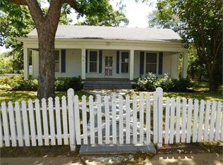 203 W Dry St, San Saba, TX 76877