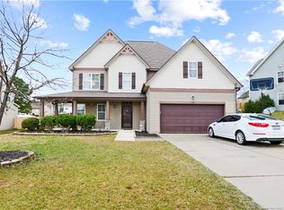 668 Highgrove Dr, Spring Lake, NC 28390
