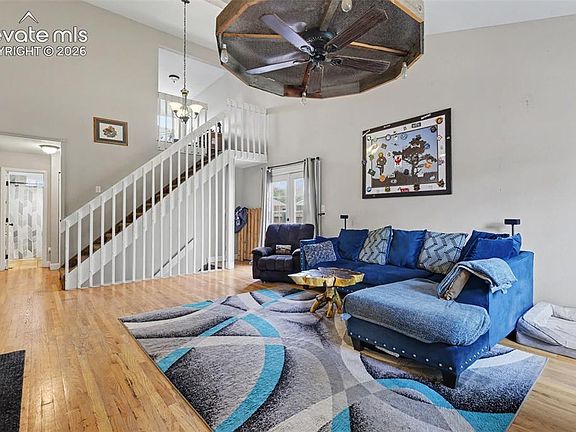 3rd image of 4520 Hollyridge Dr