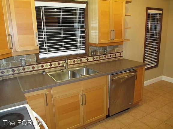 2nd image of 2865 Forest Chase Dr NE