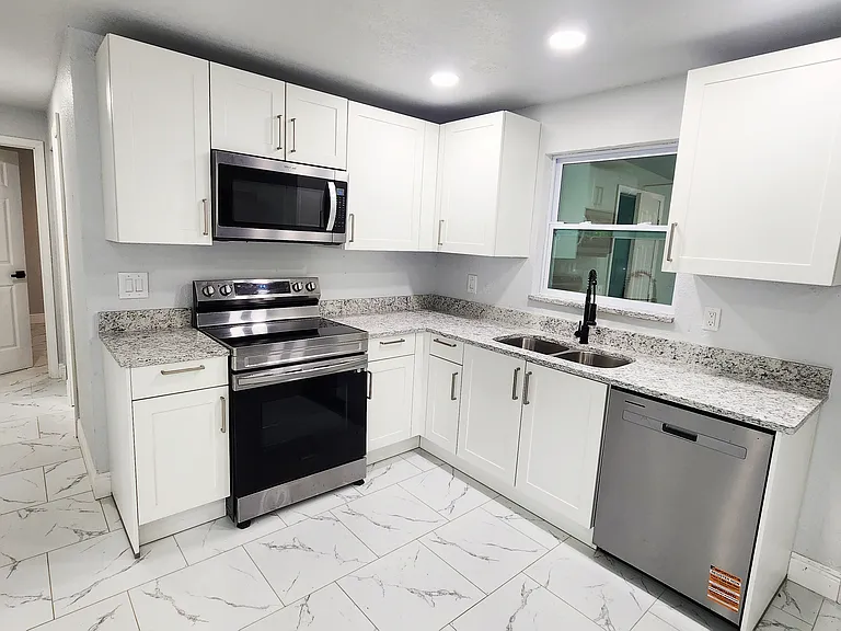 128 Kingston Ave — Photo 8