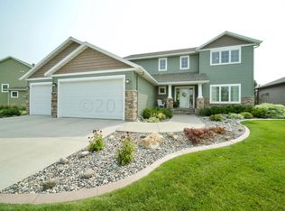 6105 27th St S, Fargo, ND 58104