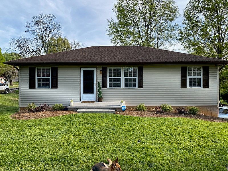 2nd image of 1836 Hugh Dr