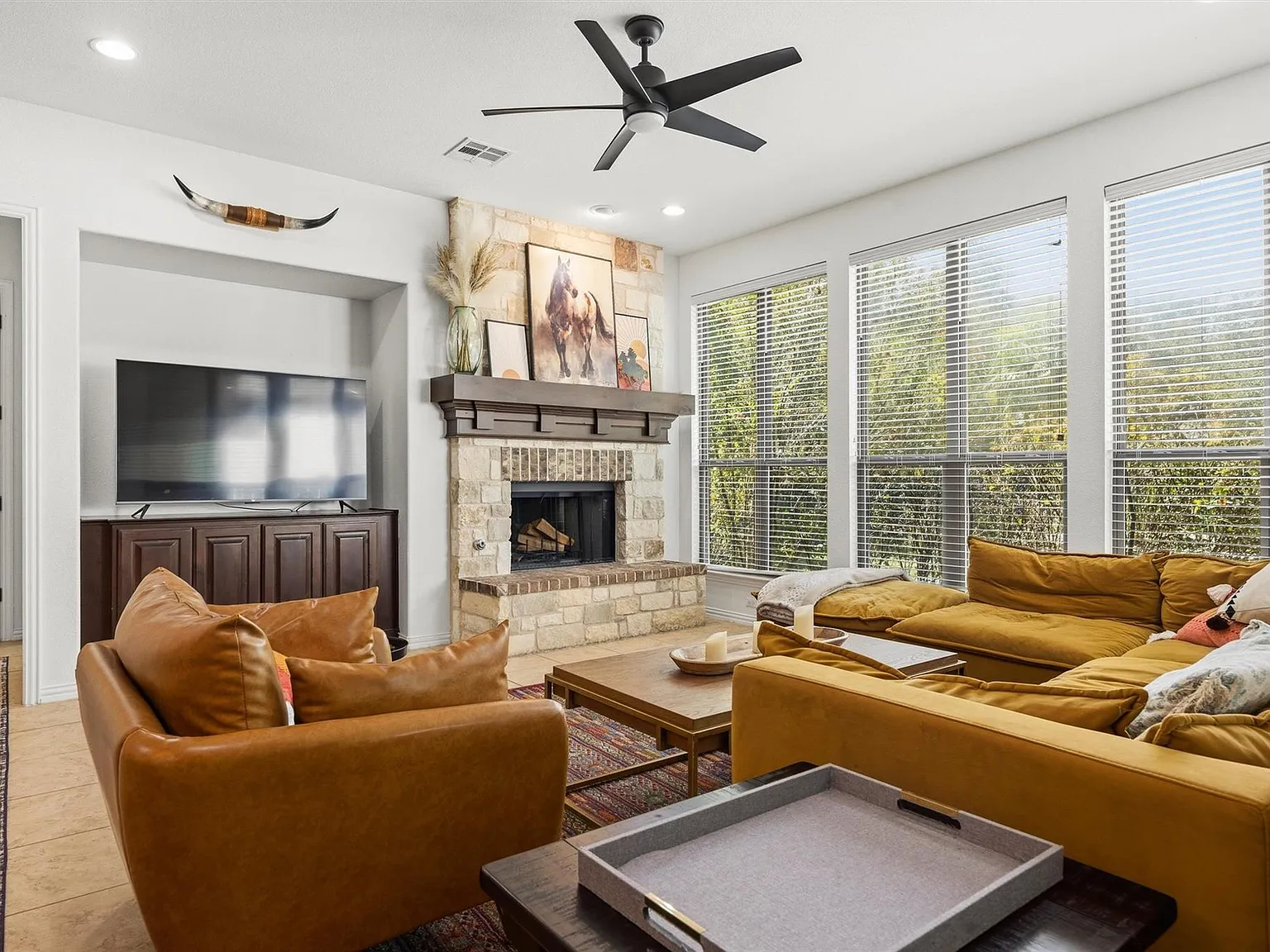 5 bed, 4.5 bath, 3673 sqft, $7,250 — Photo 4