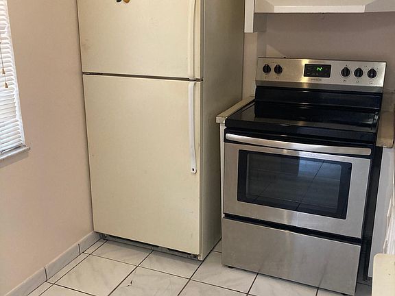 2nd image of 2841 Somerset Dr APT 108