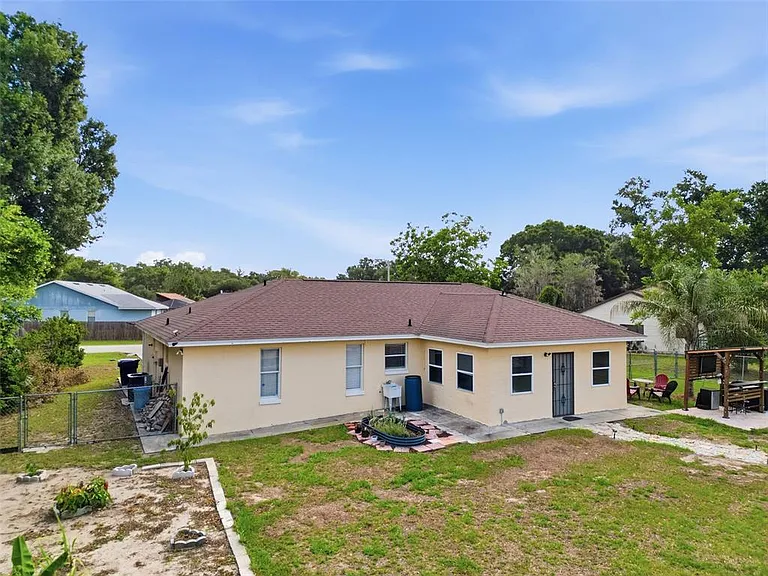 1011 Winifred Way — Photo 43