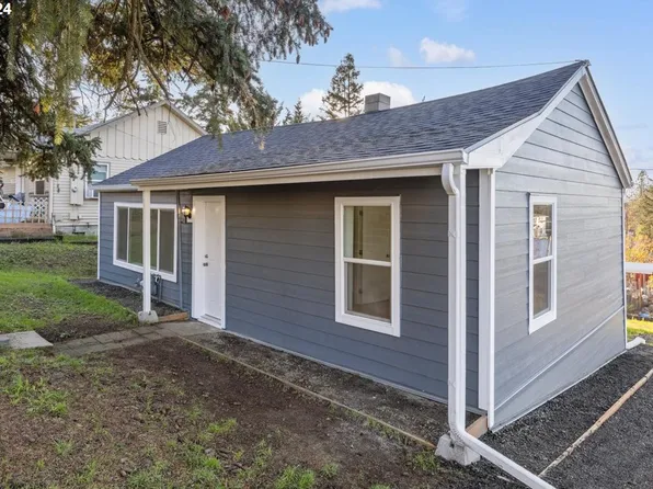 876 NE Walnut St, Roseburg, OR 97470