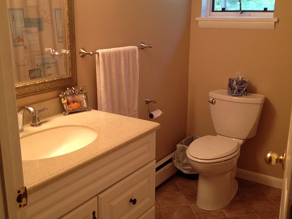2nd Bathroom with Tub