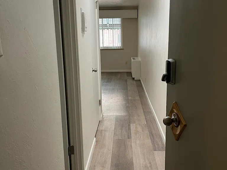 Virginia Mae Apartments — Photo 28