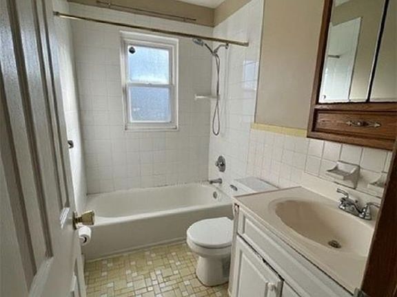 5th image of 8923A Brighton St