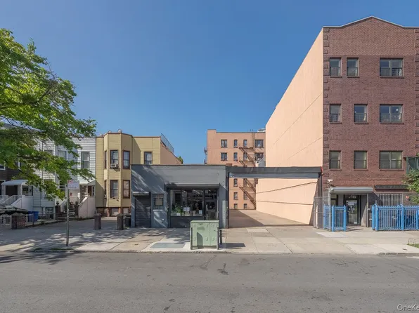 3210 31st Avenue, Astoria, NY 11106