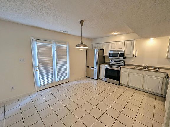 4th image of 3346 S Oaklawn Cir