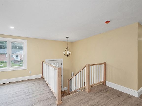 2nd image of 36 Poplar Rd