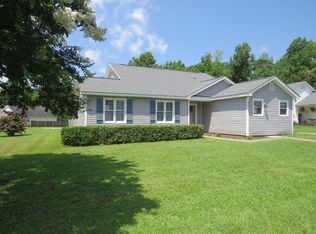 807 N Dogwood Ln, Swansboro, NC 28584