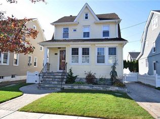 12 Hazel Pl, Lynbrook, NY 11563