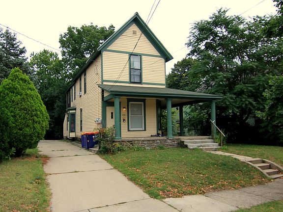 3rd image of 423 Charles Ave SE