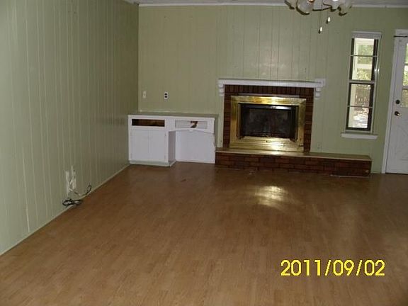 3rd image of 131 Parks Dr