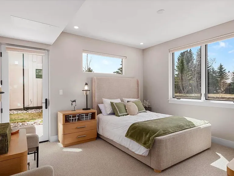 424 Jewels Ln — Photo 11
