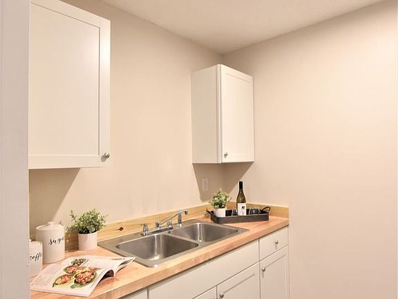 4th image of 814 SE 5th Ave #12030070