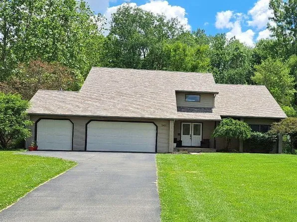 2401 Eastwood Rd, Winona Lake, IN 46590
