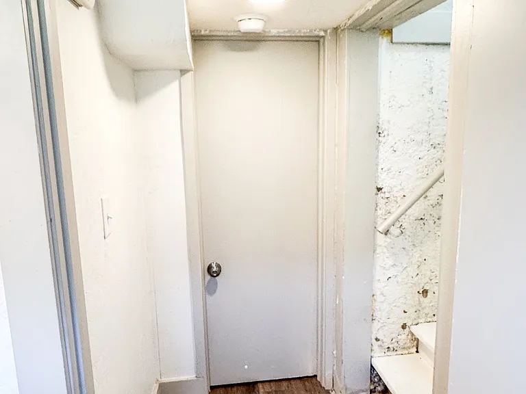 348 8th St — Photo 22